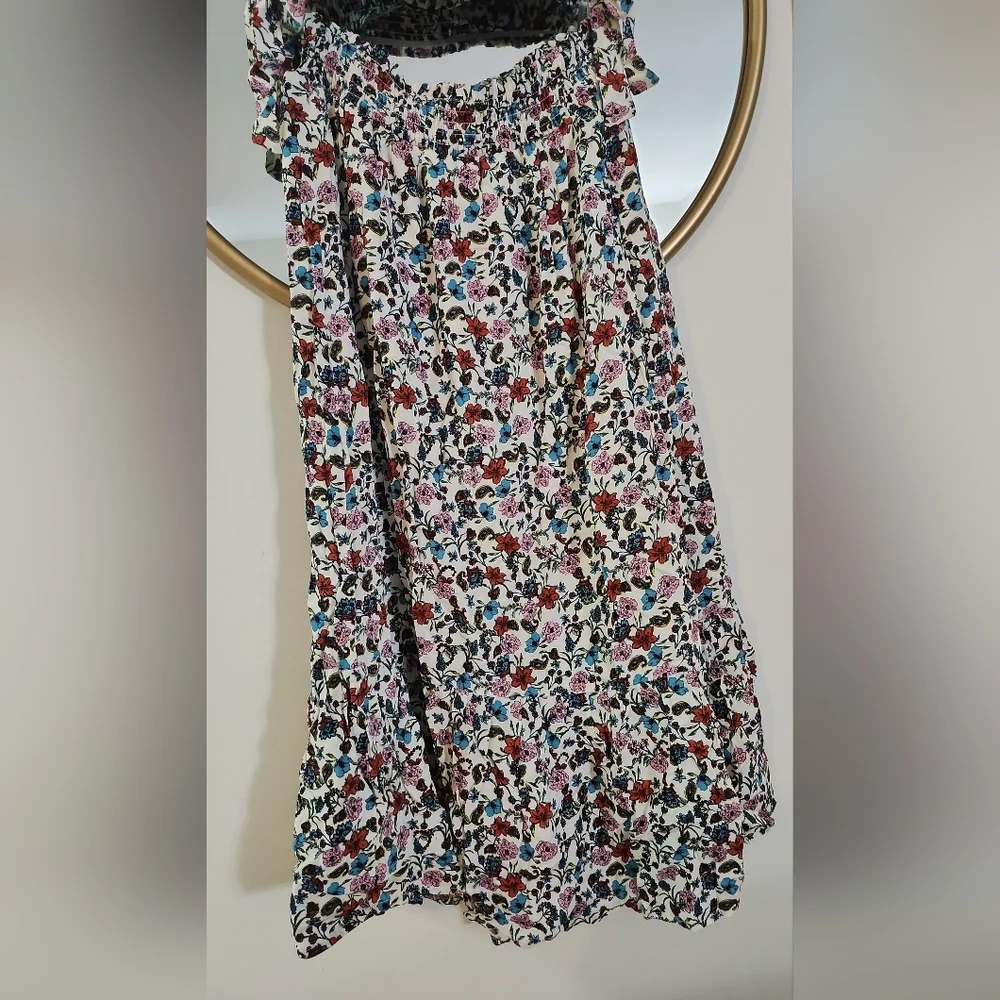 🕶TWO PIECES Flower Top and Skirt🕶 - Picture 5 of 5